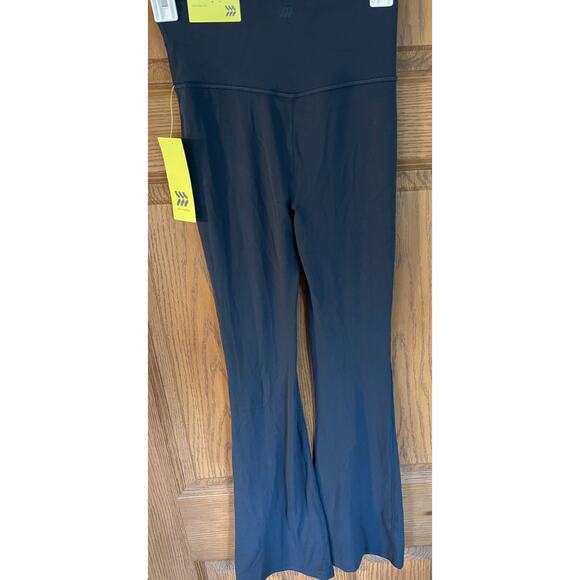 NWT all in motion, flare legging ultra high-rise extra small regular Length 30”￼ - Picture 1 of 3